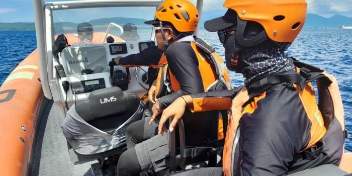 Tim SAR Gabungan Sisir Perairan Selat Bali dalam pencarian korban tenggelamnya KMP Tunu Pratama Jaya di Selat Bali