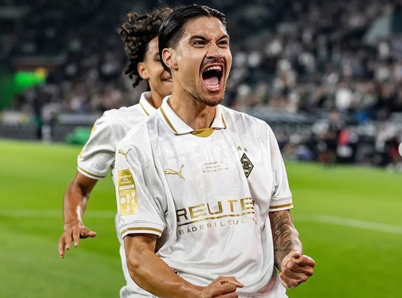 Diks Bersama Monchengladbach dalam debut awalnya di Jerman