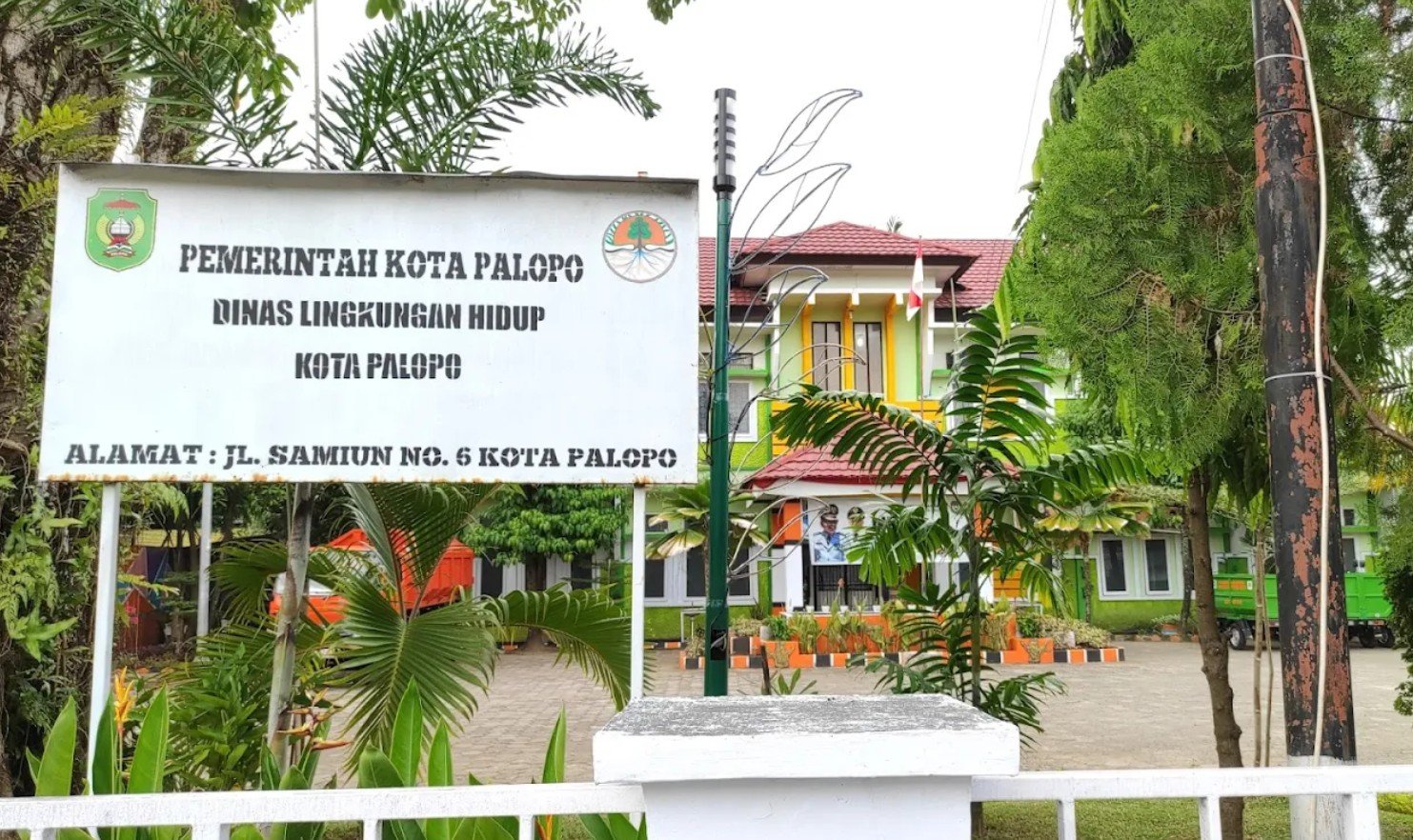 DLH Palopo Gelar Bazar Rutin Dengan Belanja Sembako Pakai Sampah.