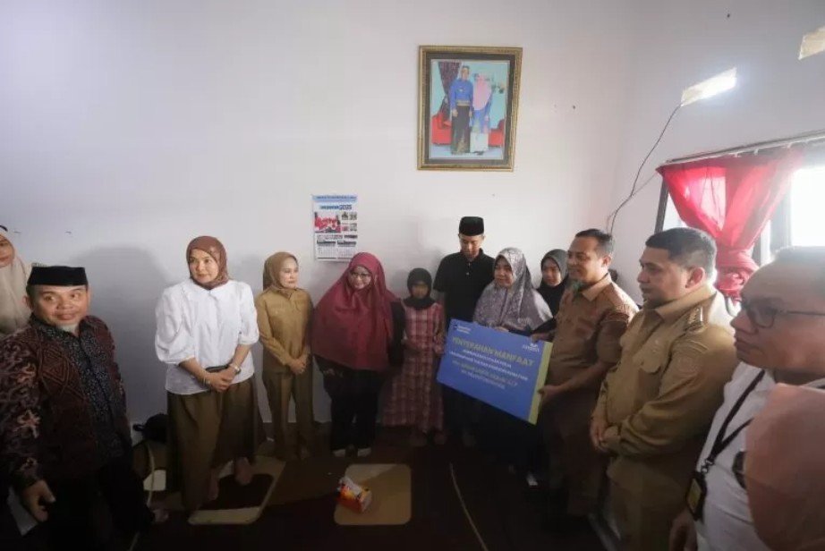 Keluarga Korban Demonstrasi Makassar Almarhum Syaiful Akbar Dapat Santunan dari Menteri PKP dan Mendagri