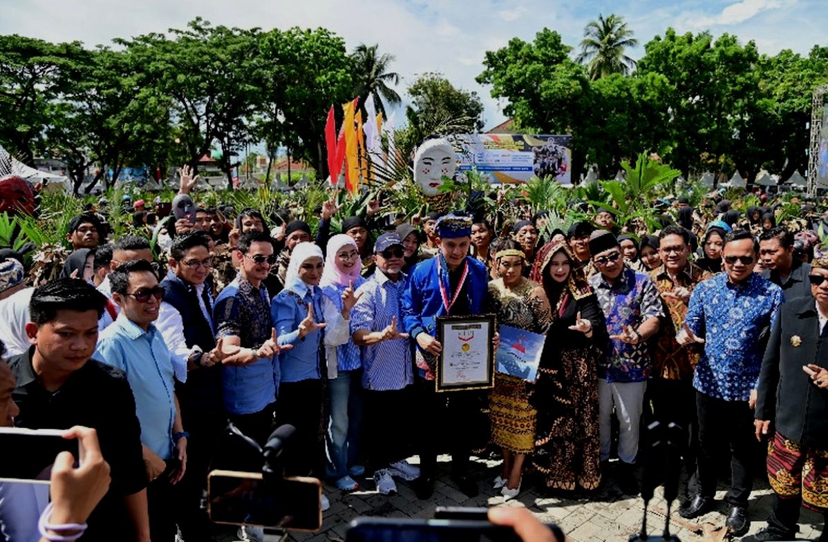 Pagelaran Tari Tuping 12 Wajah Ukir Sejarah Baru di Lampung